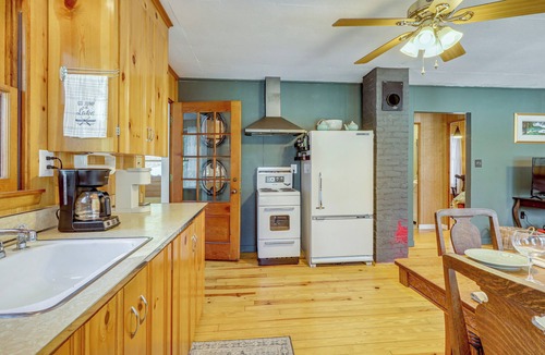 Chestertown Cottage | Private Dock & Beach! Lakefront Adirondacks Escape