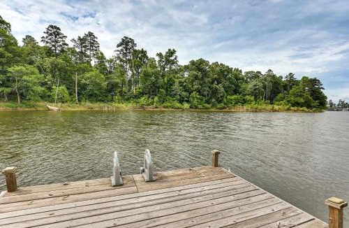 Jefferson House | Private Dock + Decks: Lake O' the Pines Escape