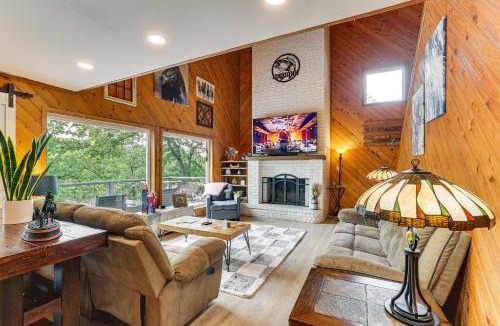 Jefferson House | Private Dock + Decks: Lake O' the Pines Escape