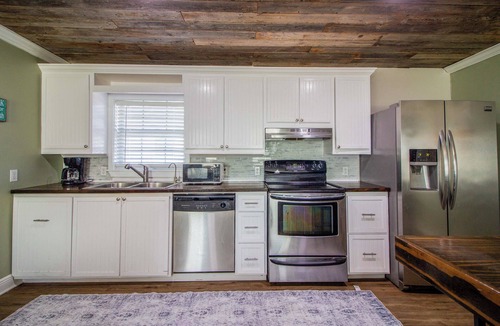Bayou Gauche Cabin | Private Dock: Des Allemands Cabin on the Bayou!
