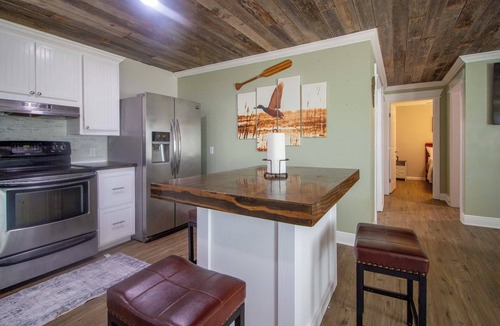 Bayou Gauche Cabin | Private Dock: Des Allemands Cabin on the Bayou!