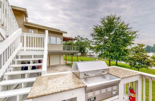 Pointblank House | Private Dock! Dog-Friendly Lake Livingston Retreat