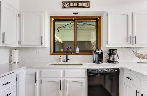 Cathlamet House | Private Dock! 'Escape on the River' in Cathlamet