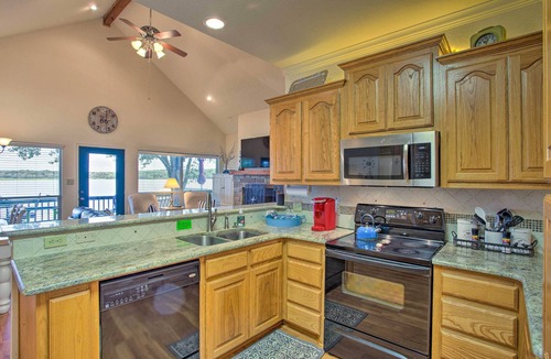 Log Cabin House | Private Dock & Fire Pit: Cedar Creek Lake Home