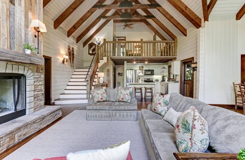 Glenville Cabin | Private Dock. Hot Tub Under the Stars. | Sparkling Waters Lakefront Retreat