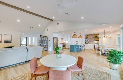 Enchanted Oaks House | Private Dock: Lakefront Enchanted Oaks Retreat