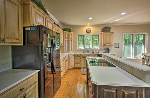 Jones Mills House | Private Dock & Pool Access! Hot Springs Home