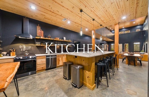 Royal House | Private Dock & Pool | Volleyball | Sleeps 24!