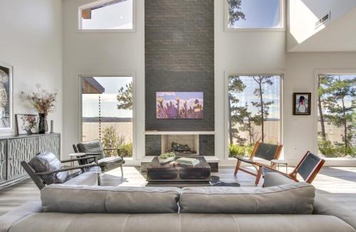 Waterloo House | Private Dock & River Views: Modern Gem in Waterloo