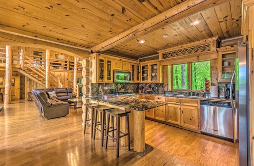 Mid America Cabin | Private Dock & Slip: Lake Hamilton Hideaway!