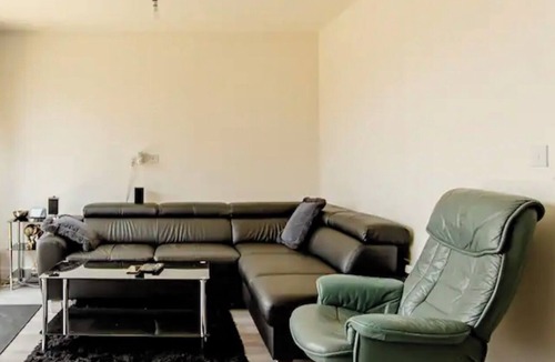 Edwinstowe House | Private Double Bed Room With En-suite Bathroom