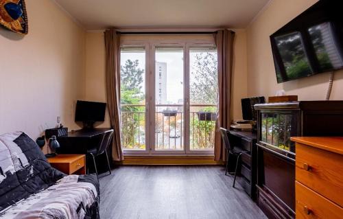Cachan Apartment | Private double bedroom near Paris, Cachan