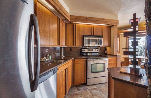 Grand Marais Condo | Private End Condo on Superior w/Panoramic Views! Fireplace & Private Sauna!