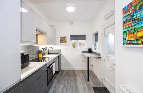 Castlefield Hotel | Private Ensuite Room | Kitchen Access & Fast WiFi