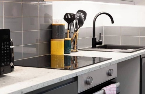 Castlefield Hotel | Private ensuite rooms w/kitchen access