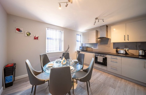 St Helens House | Private Ensuite Room Shared Kitchen St Helen D1
