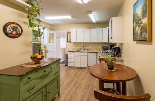 Midtown Sacramento House | Private entrance, Gated, Cozy, Comfyn