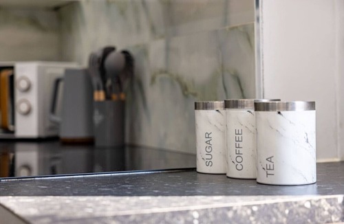 Cradley Apartment | Private Entrance Apartment Kitchen SmartTV Parking