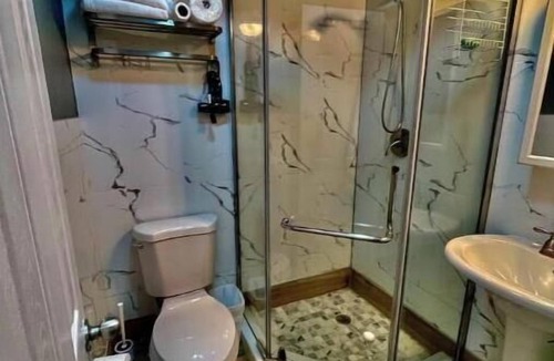 Sea Gate Apartment | Private entrance studio with bathroom