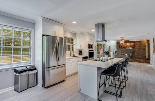 Conyers House | Private Estate 7 acre Near Atlanta Sleeps 16