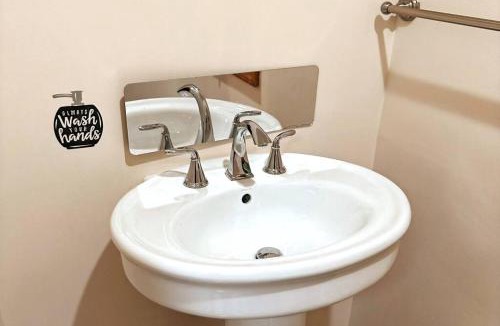 Glen Head Apartment | Private estate apartment.