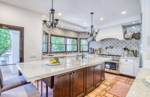 The Mesa House | Private estate with tennis & mountain views