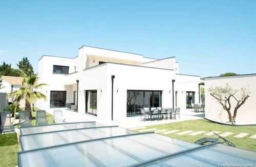 Le Grau-dʼAgde Villa | Private estate with 2 villas, 2 pools & jacuzzi – ideal for large groups