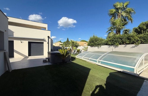 Le Grau-dʼAgde Villa | Private estate with 2 villas, 2 pools & jacuzzi – ideal for large groups