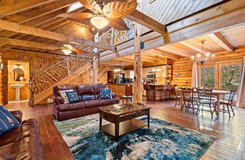 East Wakefield House | Private Fall Lakefront Cabin w/Fire Pit & Hot Tub