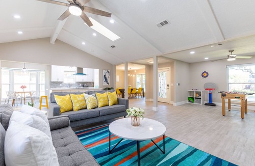Richardson House | Private Family Heated Pool and Spa, 2 King Beds, Foosball, Game, Cornhole, Grill