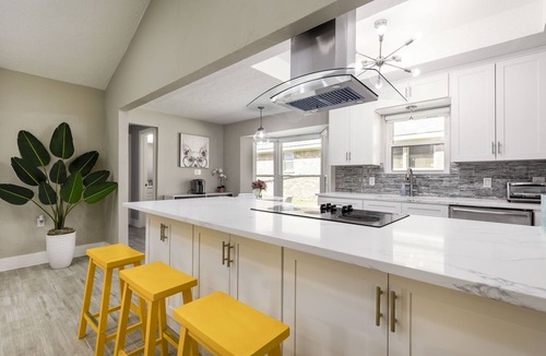 Richardson House | Private Family Heated Pool and Spa, 2 King Beds, Foosball, Game, Cornhole, Grill