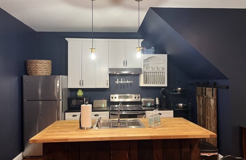 Purcellville Apartment | Private farm apartment with views