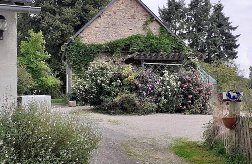 Saint-Pierre-sur-Orthe House | Private farmhouse for six in the countryside