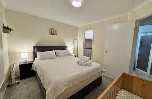 Werribee South House | Private Farmhouse & Paddock Available