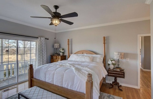 Powell Other | Private Farmhouse Retreat in Shoal Creek