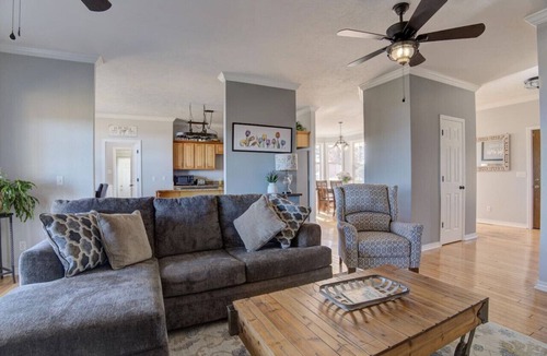 Powell Other | Private Farmhouse Retreat in Shoal Creek