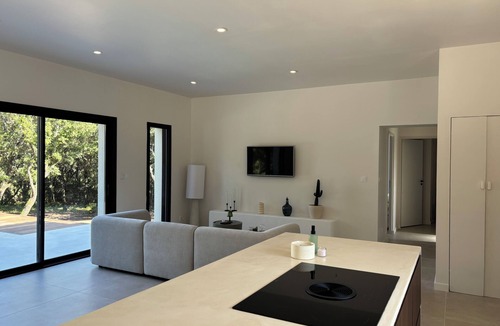 Saint-Restitut Villa | Private, fenced Provencal villa with private pool!