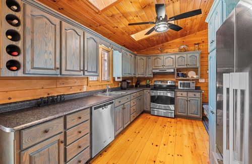 York House | Private Fenced Pool · 3BR Lodge · Walk to PEI National Park Beach