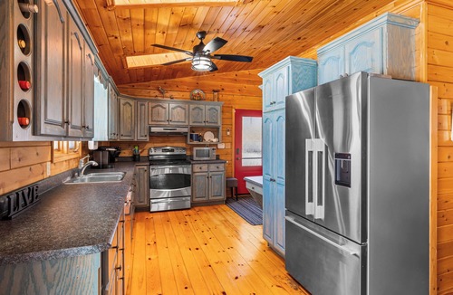 York House | Private Fenced Pool · 3BR Lodge · Walk to PEI National Park Beach