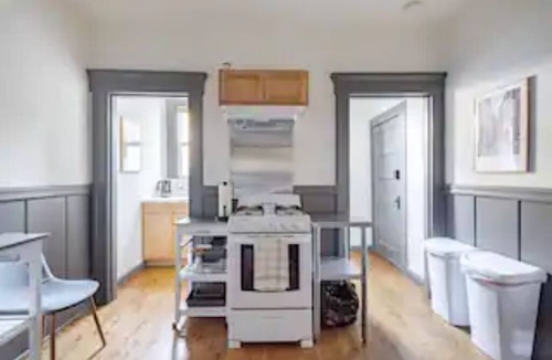 South of Market Apartment | Private Flat, Sleeps 6, SOMA location with Private Entry, Kitchen, Bath, Living