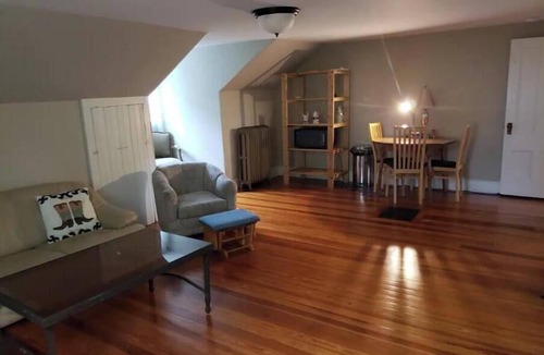 Belmont House | Private Floor w Private Entry/Bath. Near Harvard