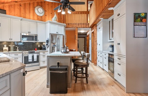 Geneva House | Private FLX Retreat | 200' Seneca Lakefront | Pool