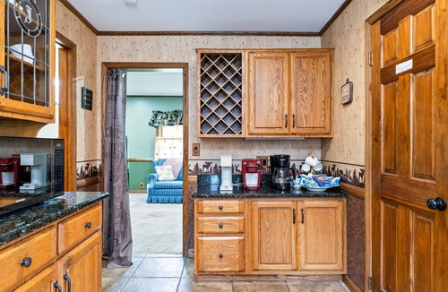 Town of Benton House | Private FLX Retreat | Hot Tub | Pet Friendly