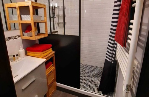 Saint-Georges-sur-Cher Cottage | Private Jacuzzi & Cabana bed