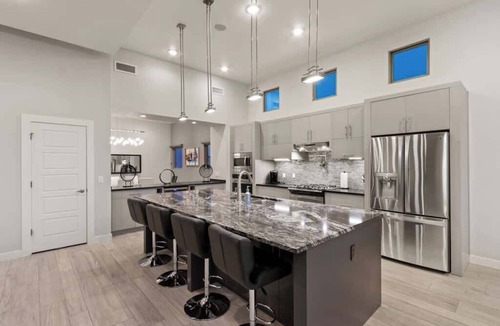El Paso House | Private Franklin Hills Retreat With A Pool & Views