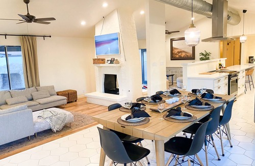 North Mountain House | Private Free Heated Pool, Waterfall, 2 King Beds & Arcade Games!