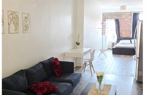 Bushwick Apartment | ~ Private Full Suite-Next to multiple Subway lines ~ Great Location
