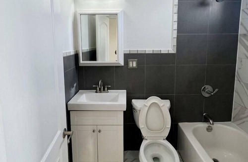 Bushwick Apartment | ~ Private Full Suite-Next to multiple Subway lines ~ Great Location