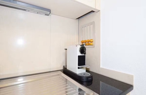 Wallisellen Apartment | Private Garden 2BR Apt, 8 Mins to Airport +carpark