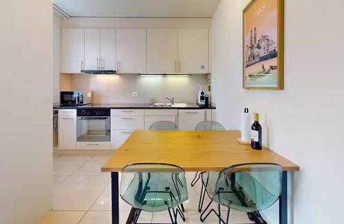 Wallisellen Apartment | Private Garden 2BR Apt, 8 Mins to Airport +carpark